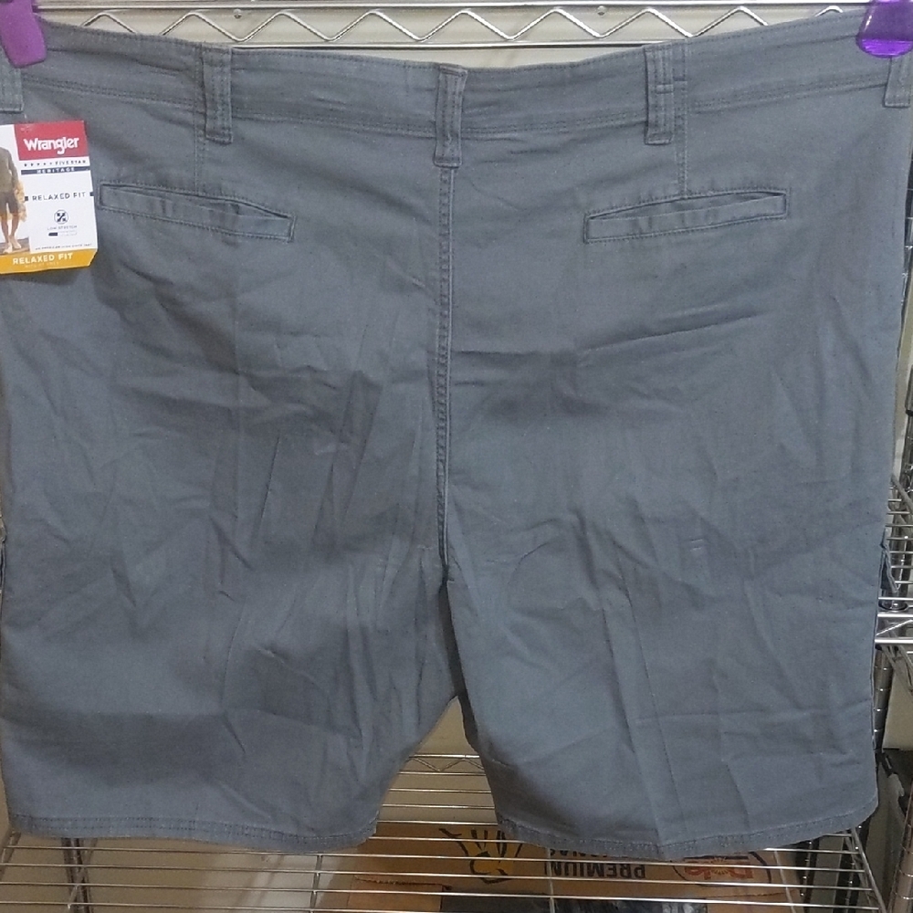 Wrangler Men's Cargo Shorts in Charcoal - Picture 4 of 5